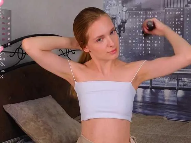 CrimsonAura – webcam model profile photo