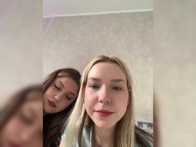 cutesmiles – webcam model profile photo