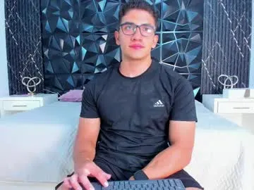 Libely – webcam model profile photo Image 15